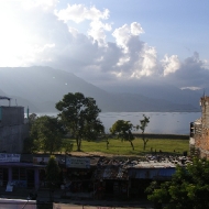 Вид на озеро с балкона гостиницы
